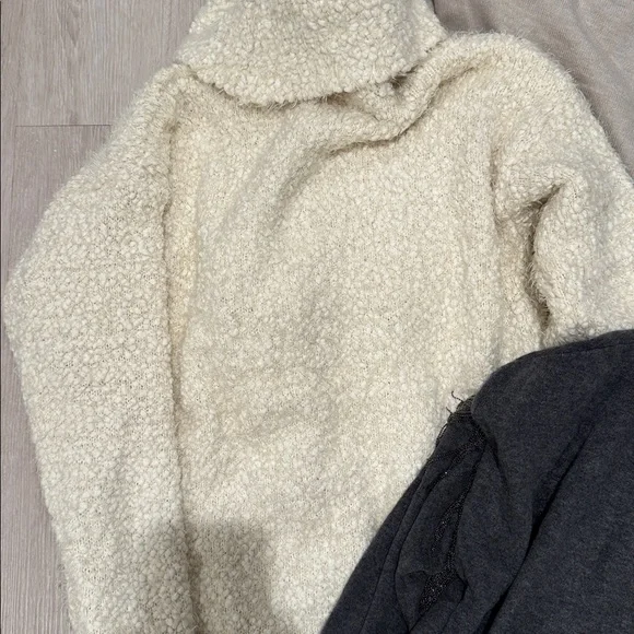 White House Black Market Women's Sweaters in Pink, Cream, and Gray - Picture 2 of 9